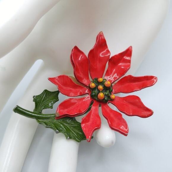 Vintage Red Enamel Poinsettia Brooch Green Leaf Christmas Flower Pin - Picture 8 of 10